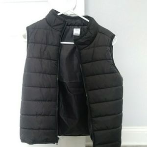 Gymboree Boyd black puffer vest NWOT